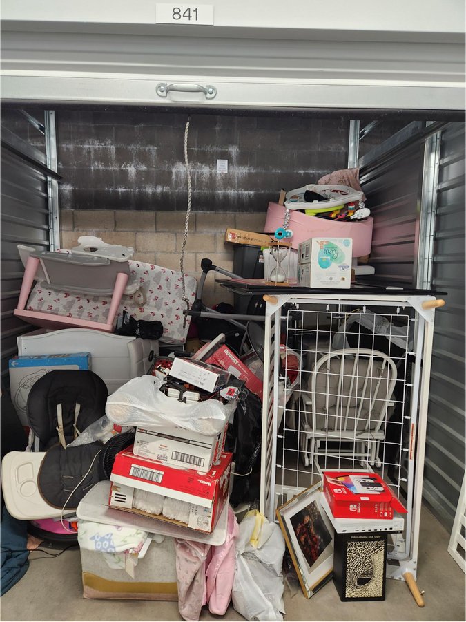10 x 10 storage unit in Canoga Park, CA