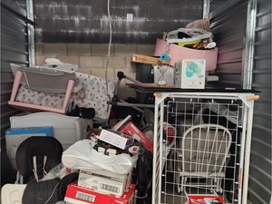 10 x 10 unit in Canoga Park