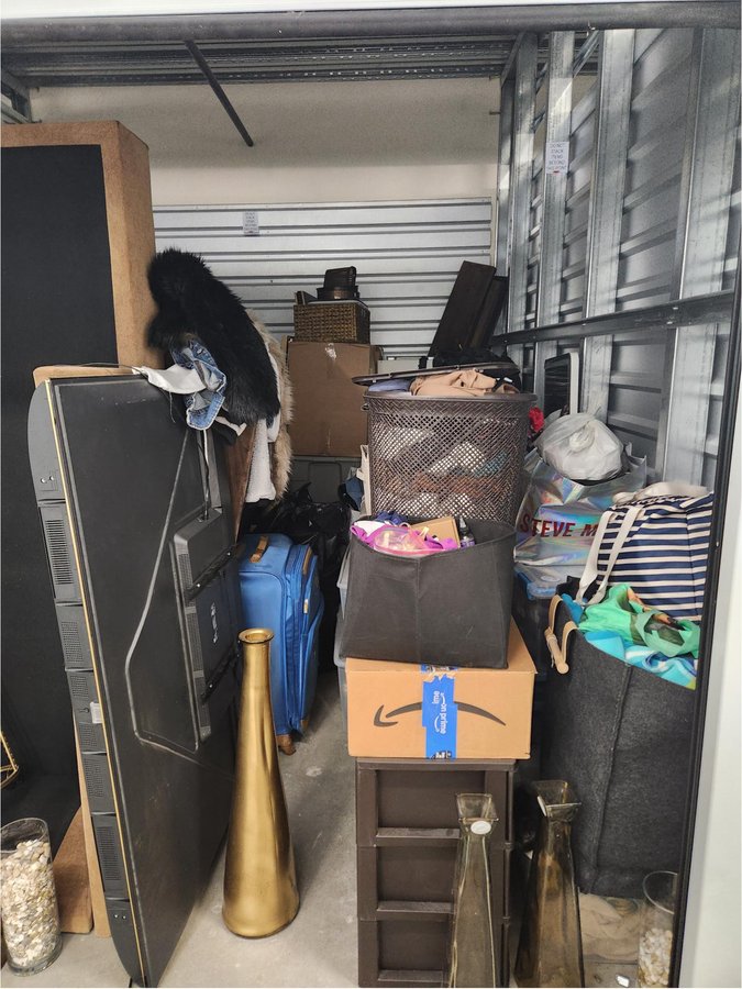 10 x 10 storage unit in Canoga Park, CA
