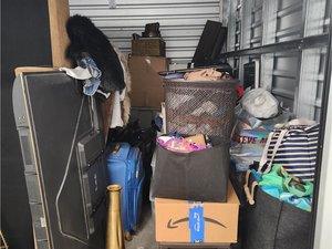 10 x 10 unit in Canoga Park