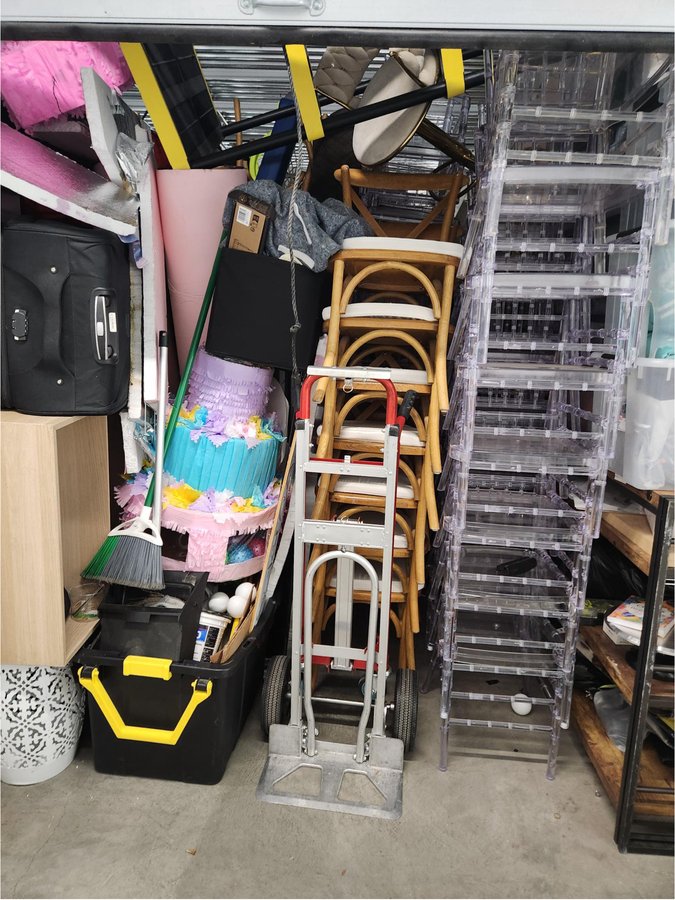 10 x 15 storage unit in Canoga Park, CA