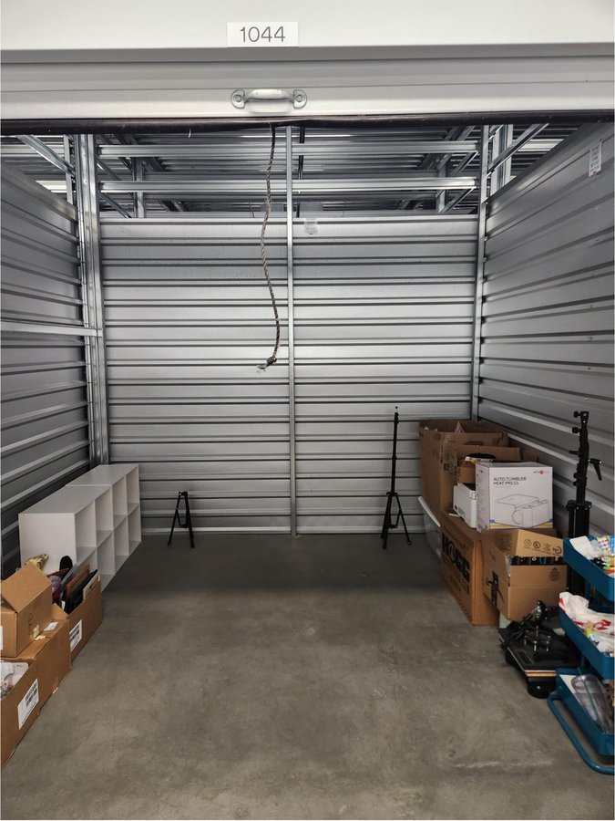 10 x 10 storage unit in Canoga Park, CA