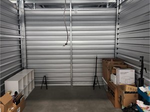 10 x 10 unit in Canoga Park