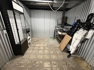 10 x 10 unit in Bakersfield
