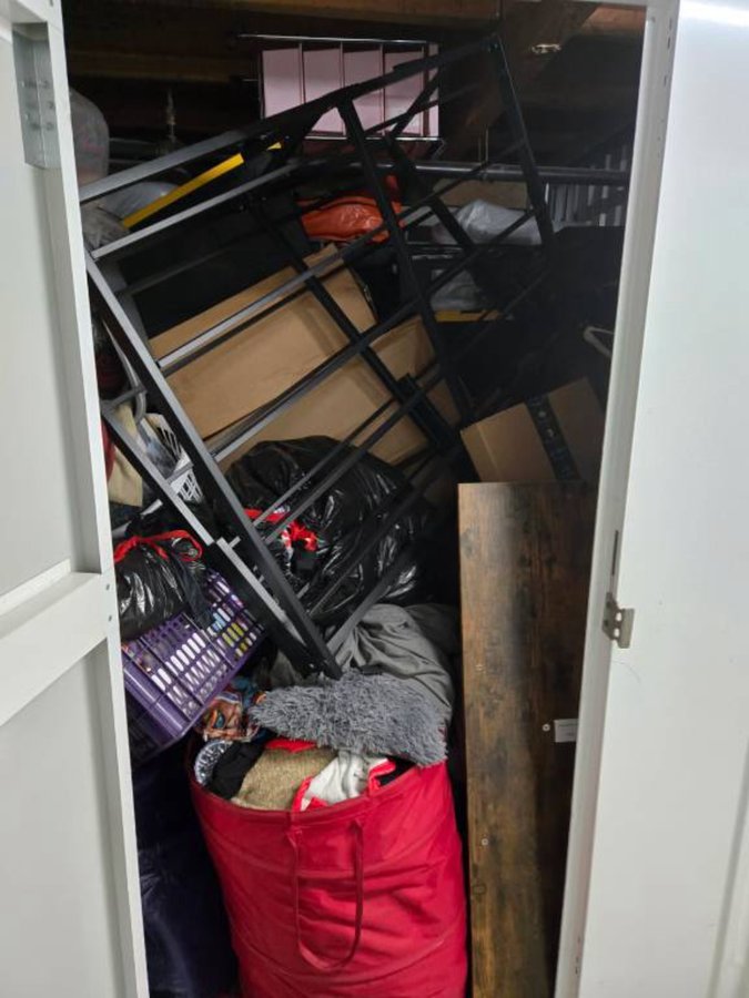 10 x 10 storage unit in Oakland, CA