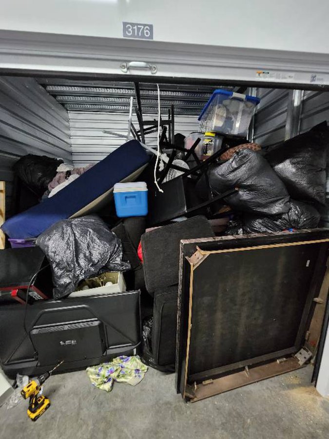 10 x 10 storage unit in Vallejo, CA