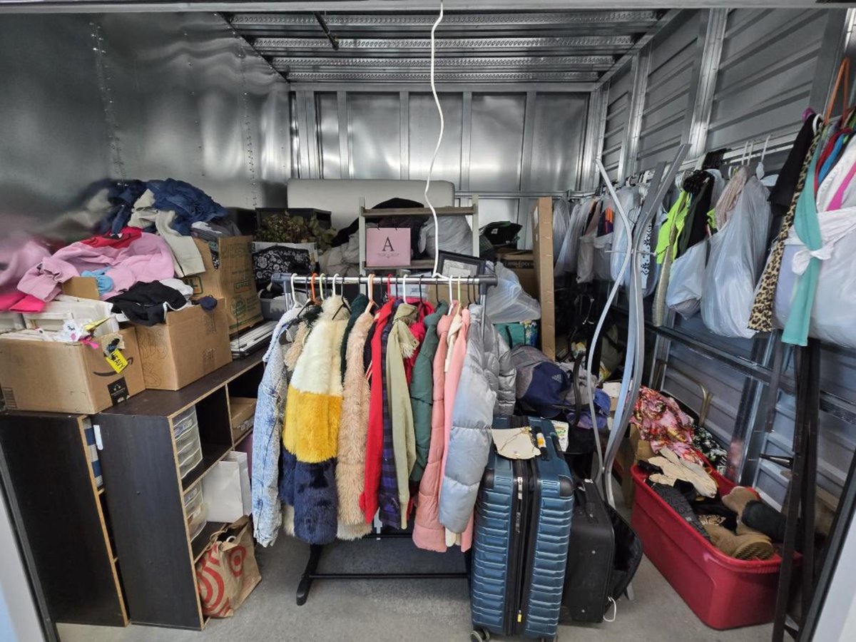 10 x 10 storage unit in Portland, OR