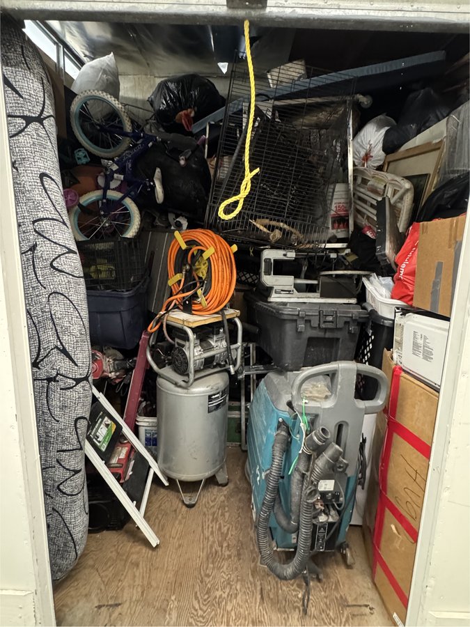 10 x 10 storage unit in Northridge, CA