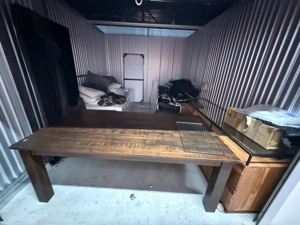 10 x 15 storage unit in Huntington Park, CA