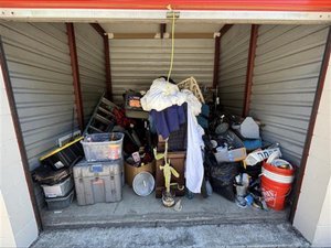 10 x 10 unit in Largo