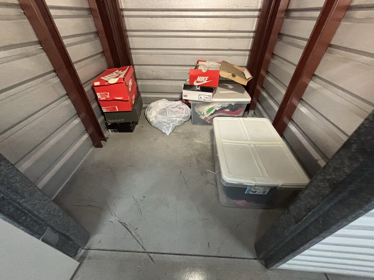 5 x 5 storage unit in Largo, FL