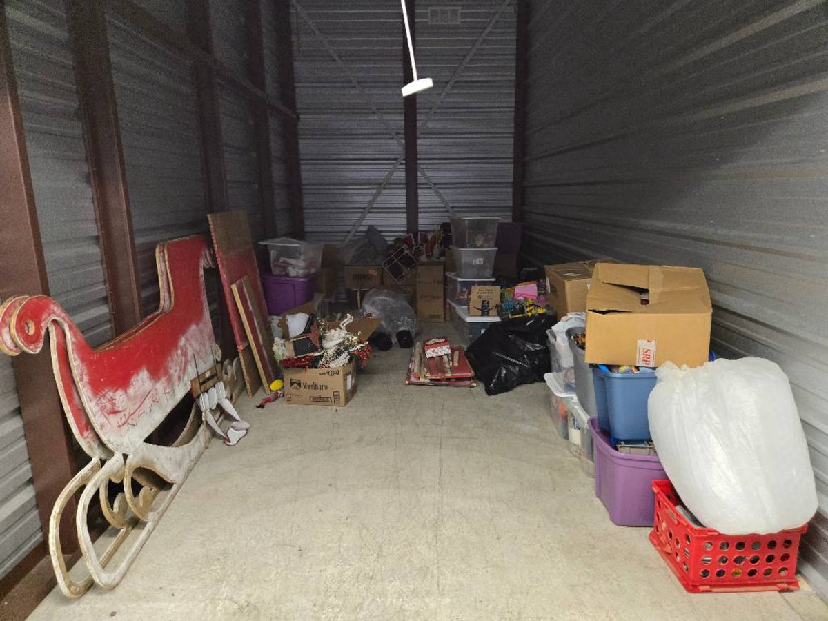 10 x 20 storage unit in Columbus, IN