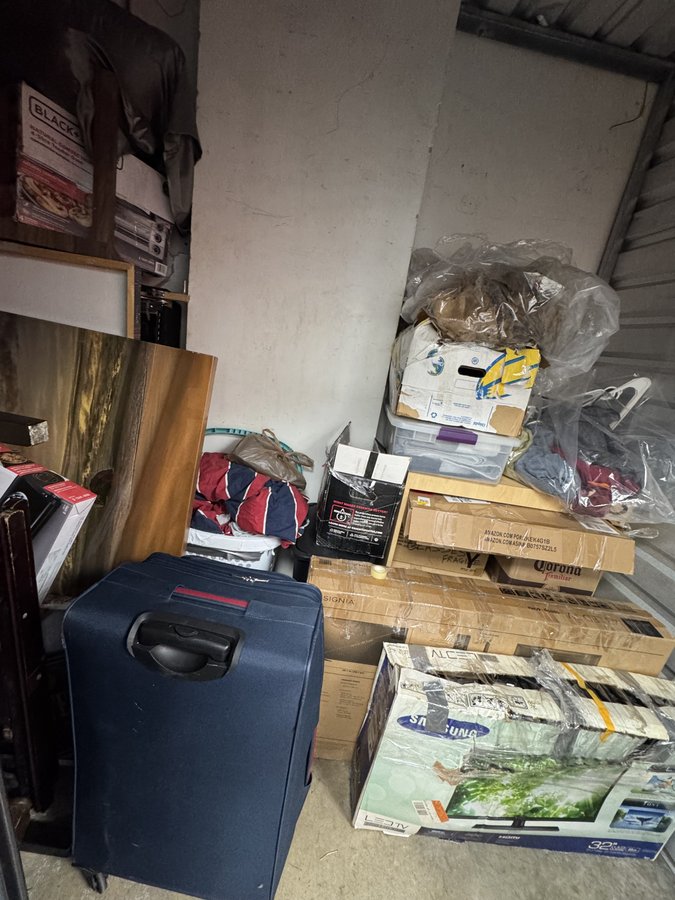 5 x 10 storage unit in Miami, FL