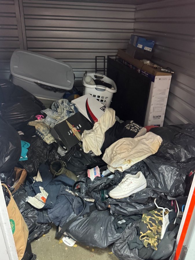 6 x 10 storage unit in Miami, FL