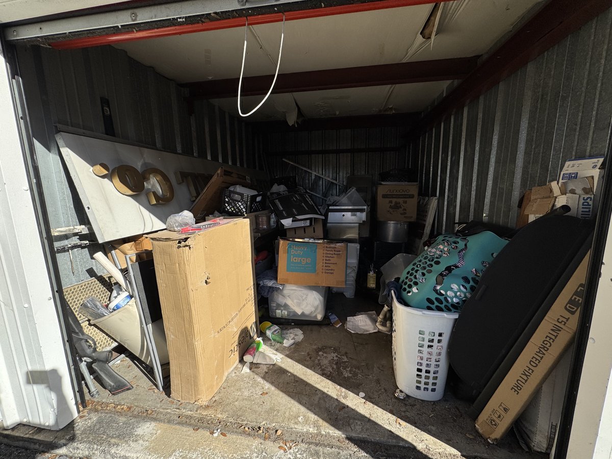 10 x 15 storage unit in Hialeah, FL