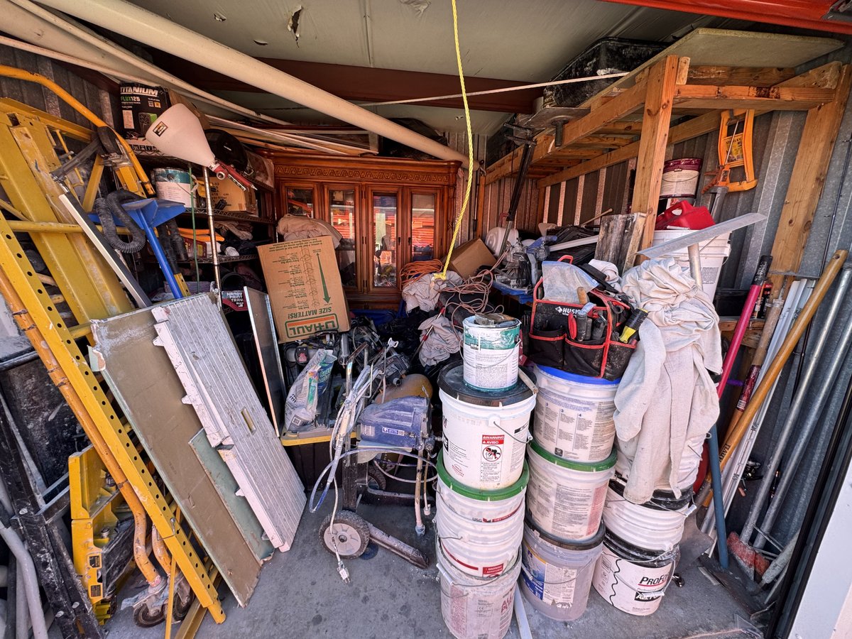 10 x 10 storage unit in Hialeah, FL