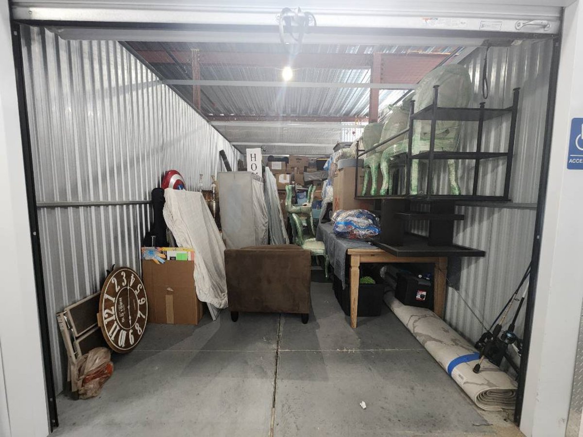 10 x 20 storage unit in Tampa, FL