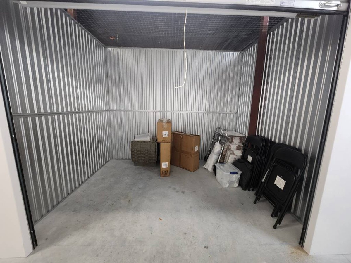 7 x 10 storage unit in Tampa, FL