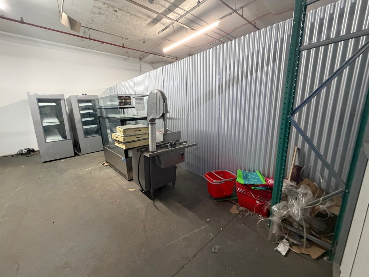 26 x 18 storage unit in Queens, NY