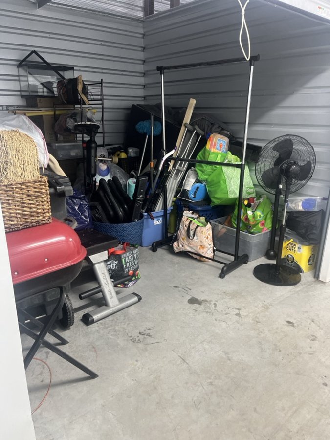 10 x 10 storage unit in Clifton Heights, PA
