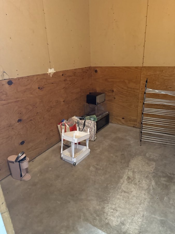 10 x 10 storage unit in Baltimore, MD