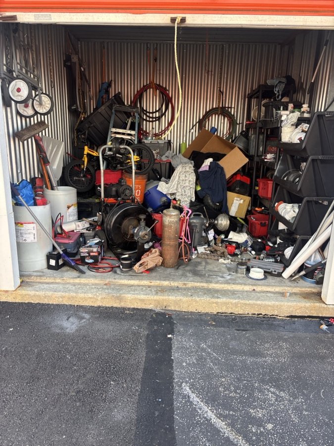 10 x 10 storage unit in Upper Darby, PA