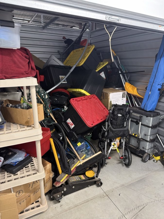 10 x 10 storage unit in Clifton Heights, PA