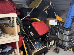 10 x 10 storage unit in Clifton Heights, PA