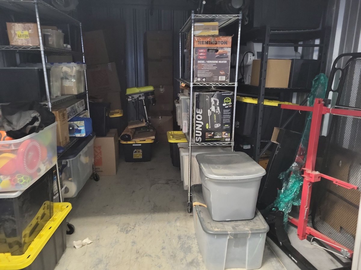 10 x 20 storage unit in Orlando, FL