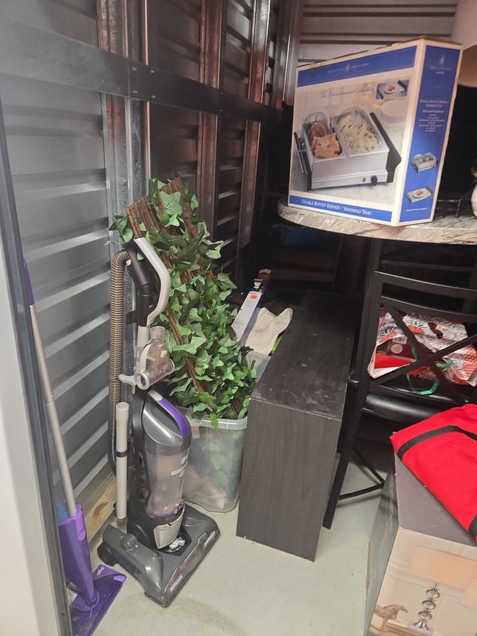 10 x 10 storage unit in Randallstown, MD