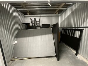 8 x 10 unit in Newark