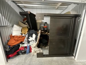 10 x 10 unit in Newark
