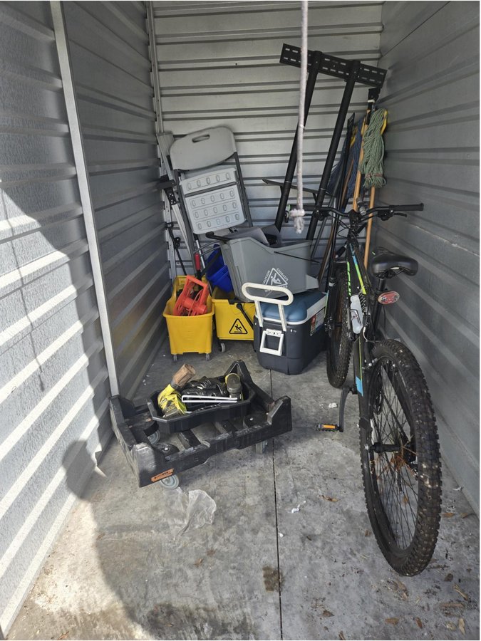 5 x 10 storage unit in Orlando, FL
