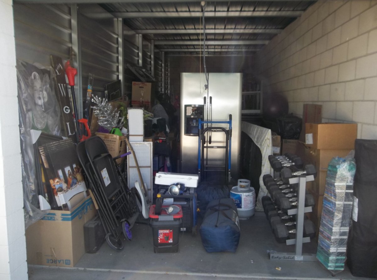 10 x 30 storage unit in Hemet, CA