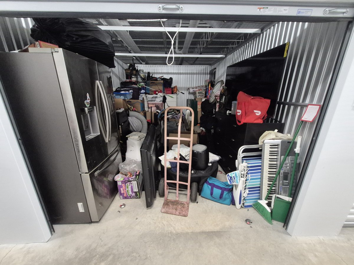 10 x 15 storage unit in Tampa, FL