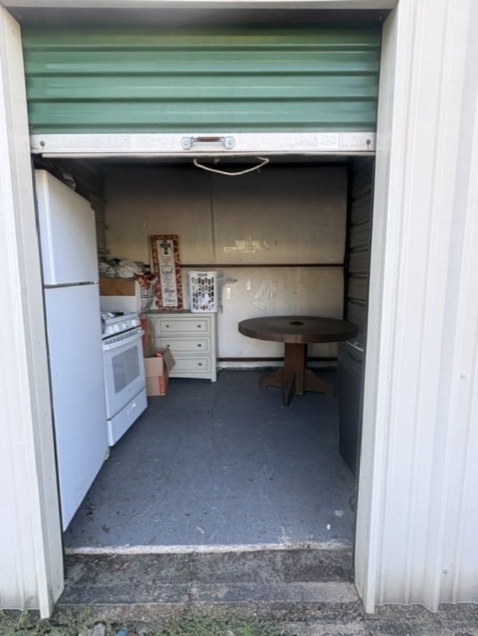 10 x 10 storage unit in Mobile, AL