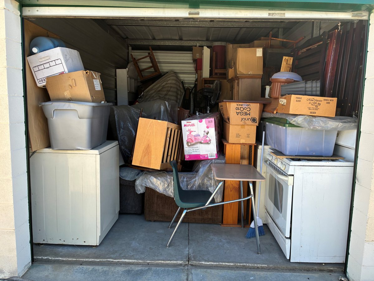 10 x 15 storage unit in Hemet, CA