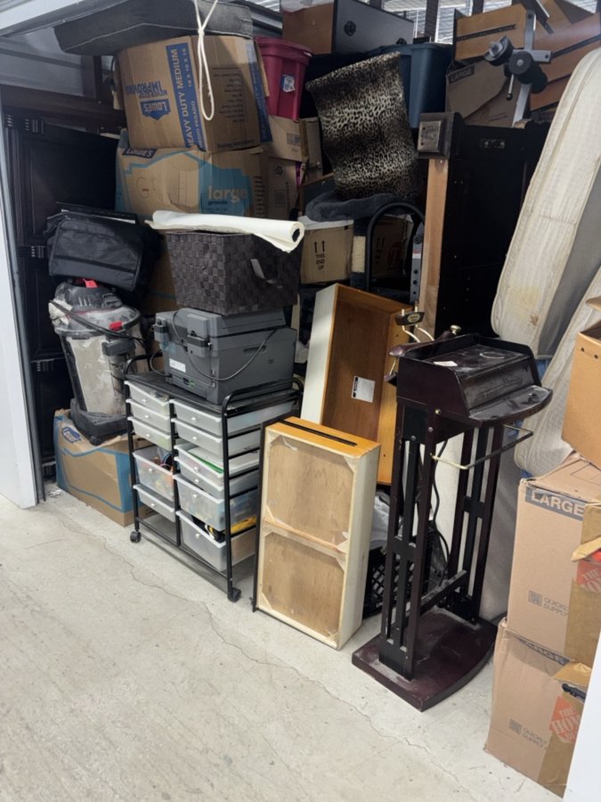 10 x 15 storage unit in Clifton Heights, PA