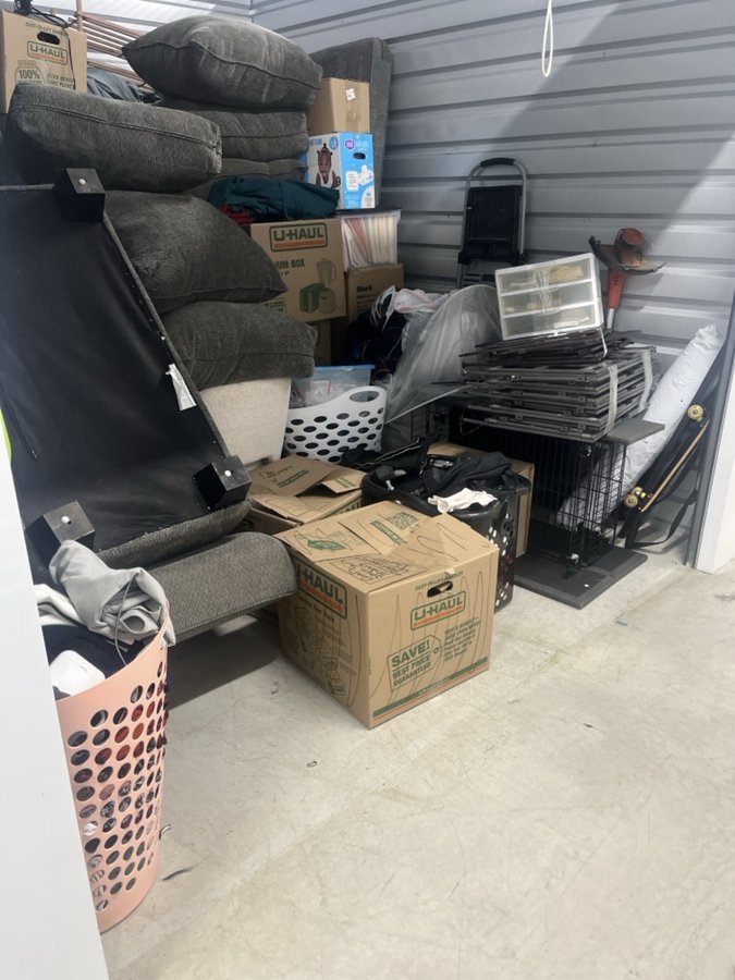 10 x 10 storage unit in Clifton Heights, PA