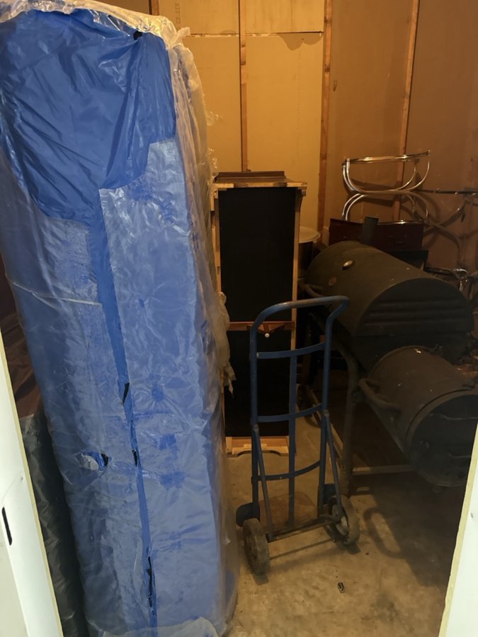 10 x 10 storage unit in Baltimore, MD