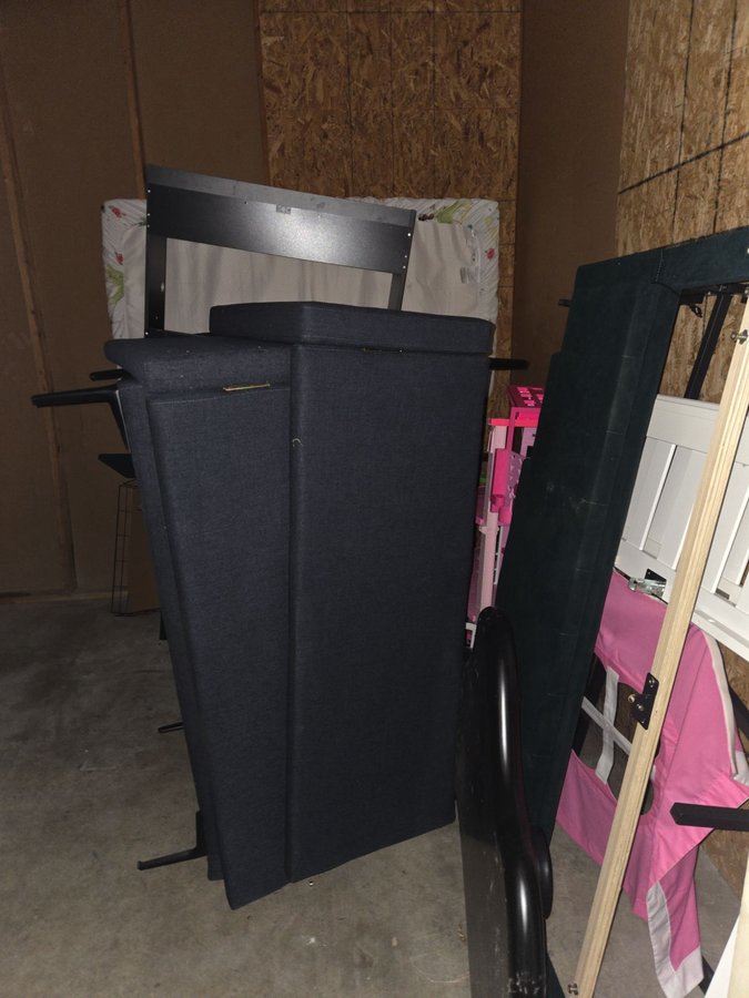 10 x 10 storage unit in Baltimore, MD