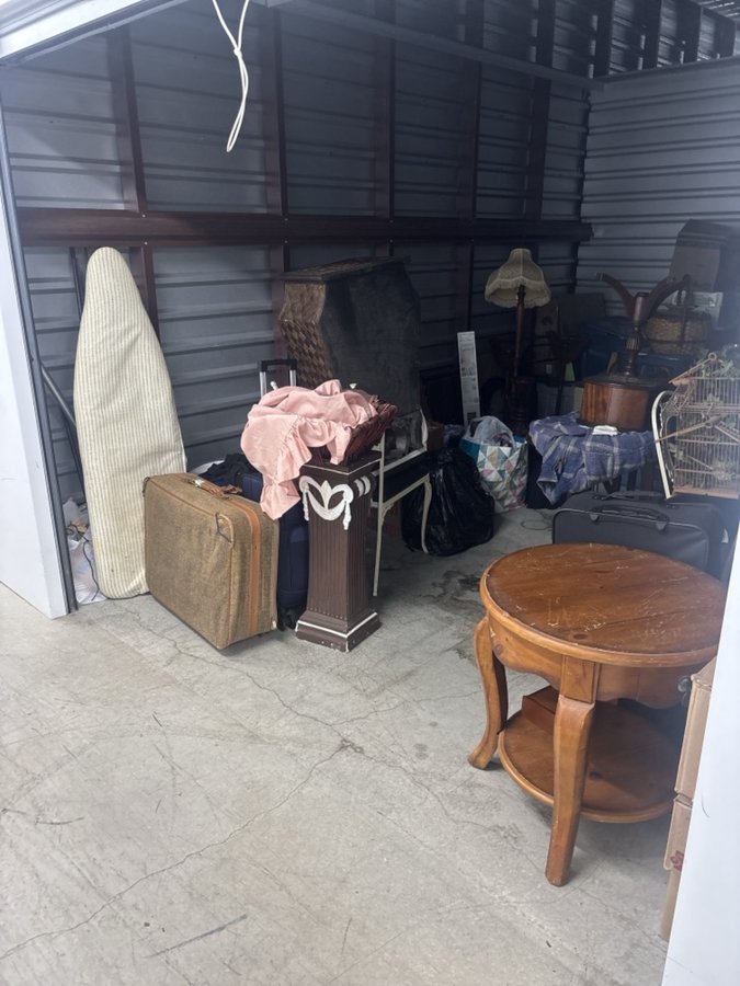10 x 15 storage unit in Clifton Heights, PA