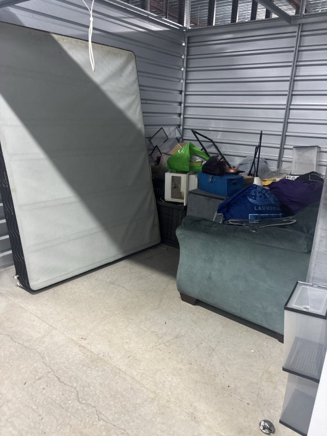 10 x 10 storage unit in Clifton Heights, PA