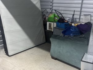 10 x 10 storage unit in Clifton Heights, PA