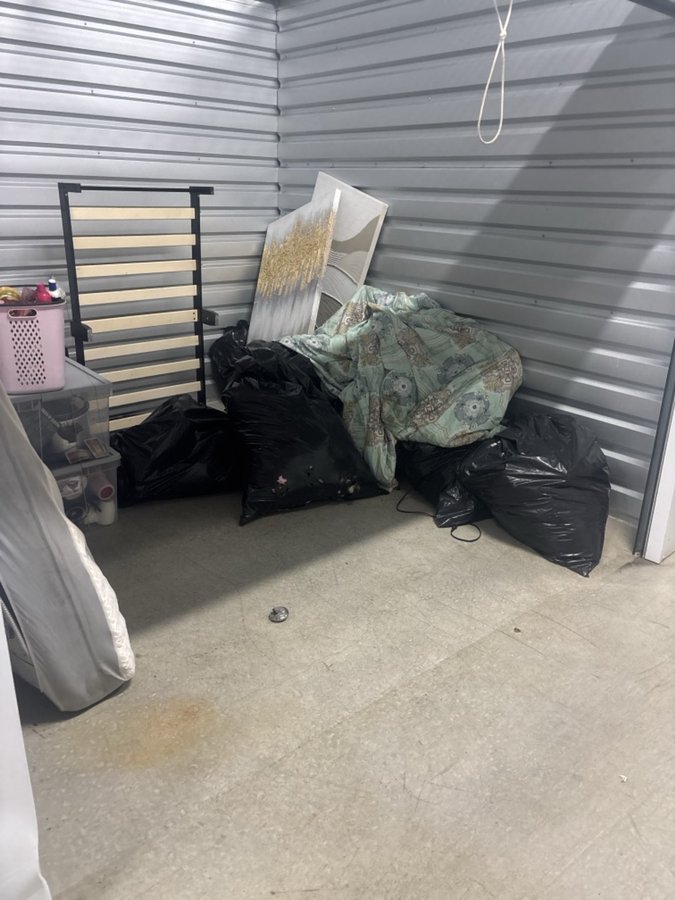 10 x 10 storage unit in Clifton Heights, PA