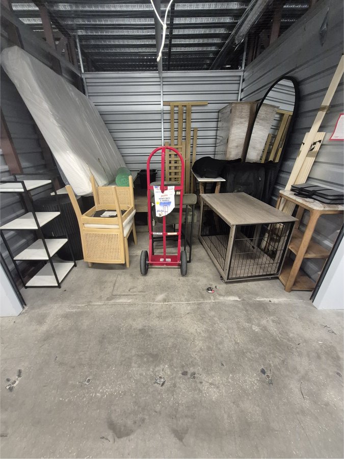 20 x 10 storage unit in Tampa, FL