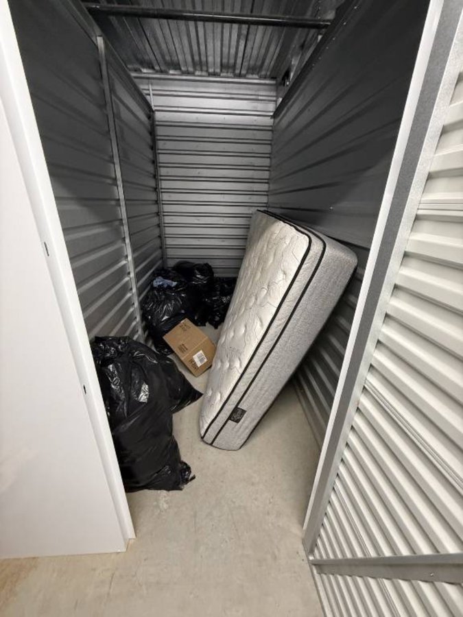 5 x 10 storage unit in Tampa, FL