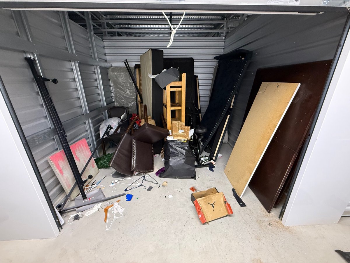 10 x 10 storage unit in Tampa, FL