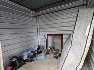 10 x 10 unit in San Antonio
