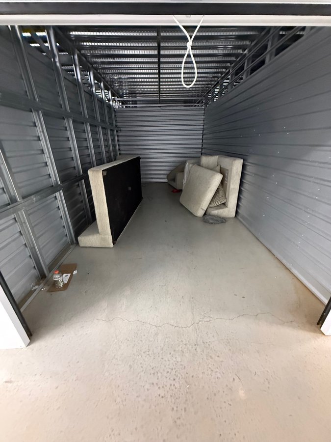 10 x 20 storage unit in Tampa, FL